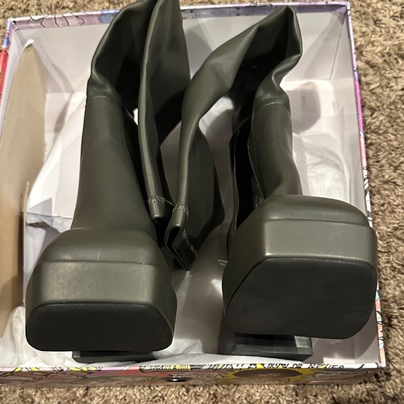 Jeffrey Campbell Tan Over the Knee Boots with Black Heel - Picture 5 of 5